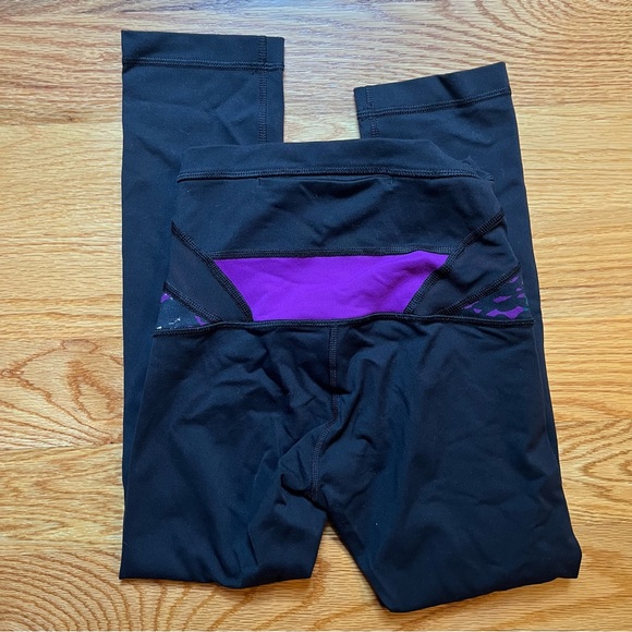 Lululemon black with purple waistband leggings size 2 - Picture 4 of 4